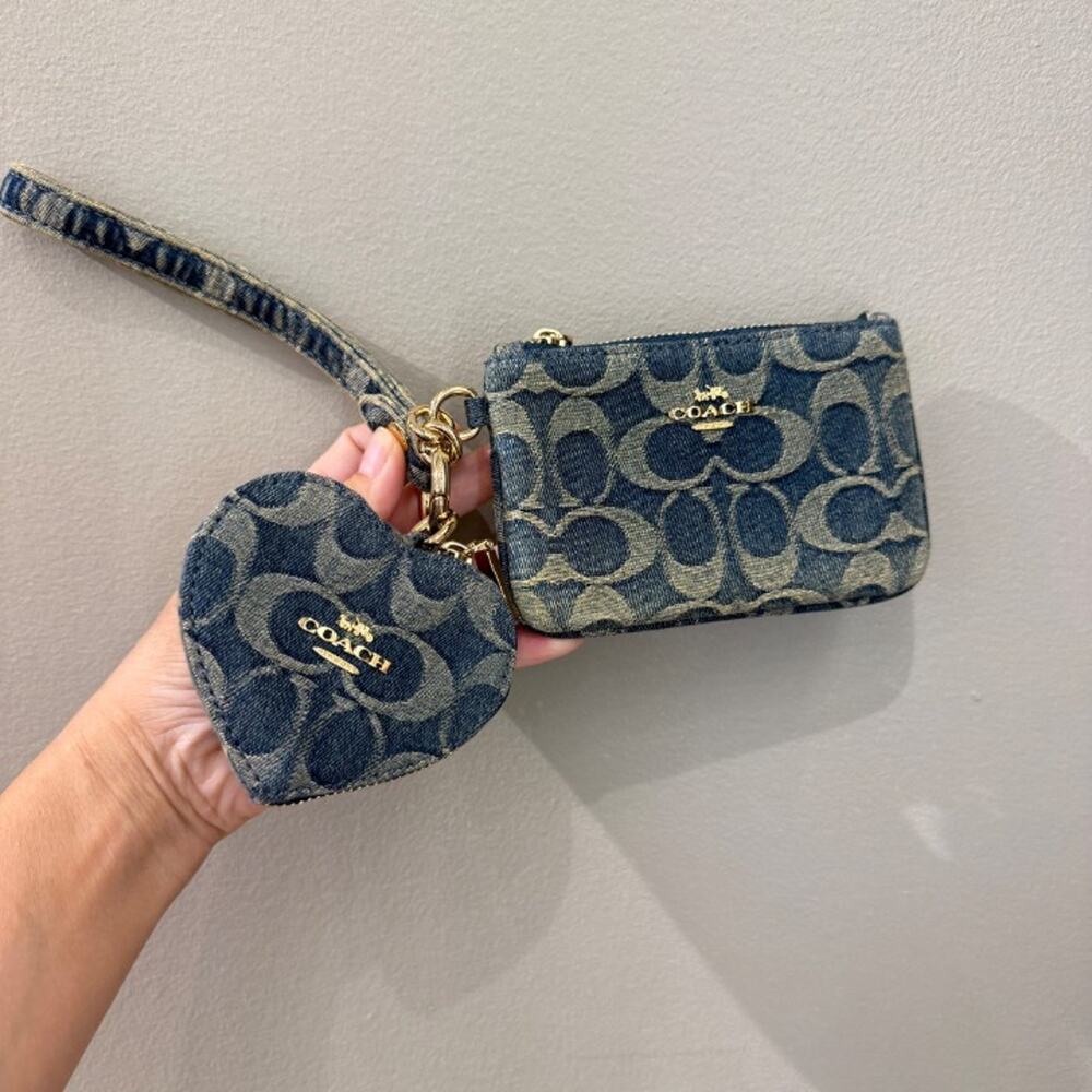 New‼️Coach Wristlet And Heart Pouch Cotton Denim CFO64 Gold/Denim